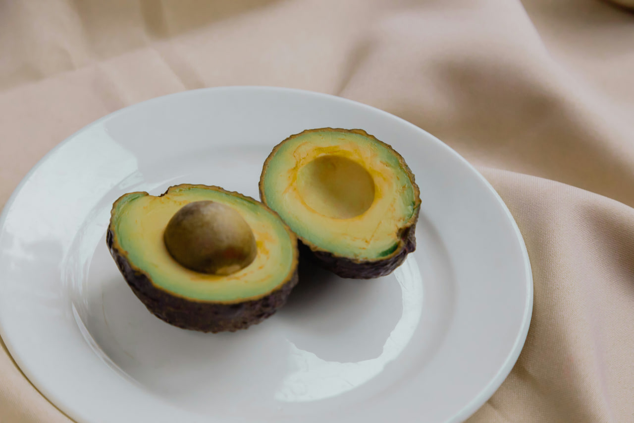 Уютная кухня с посудой
